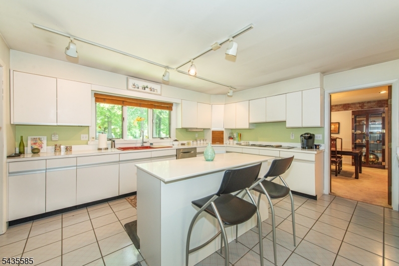 15 Wilshire Dr