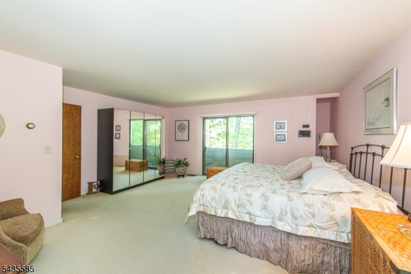 15 Wilshire Dr