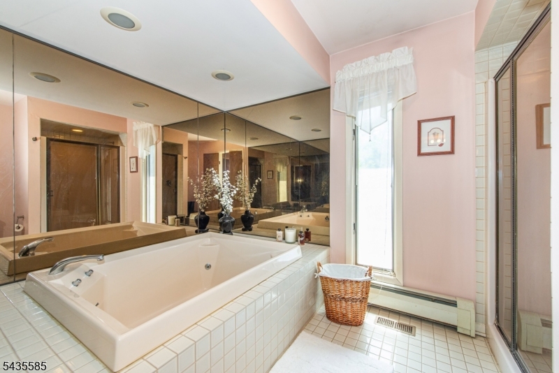 15 Wilshire Dr