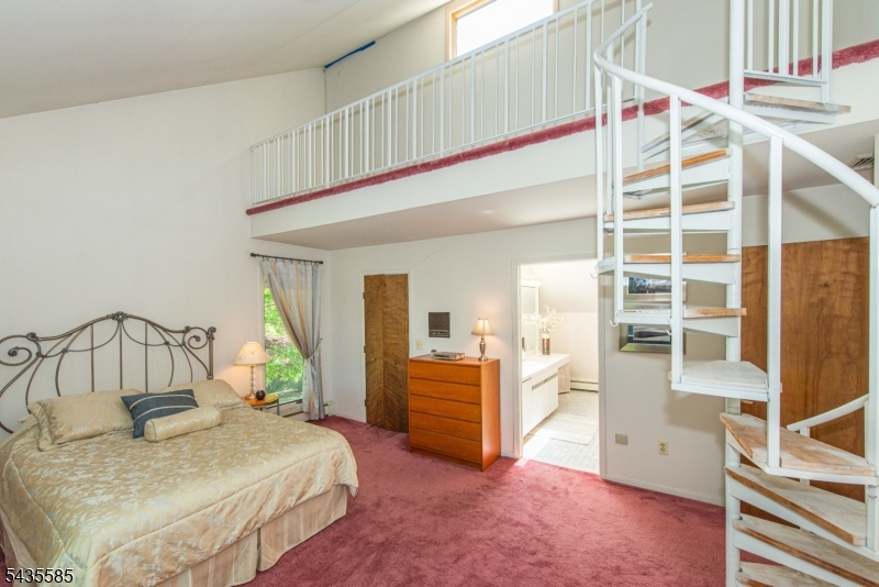 15 Wilshire Dr