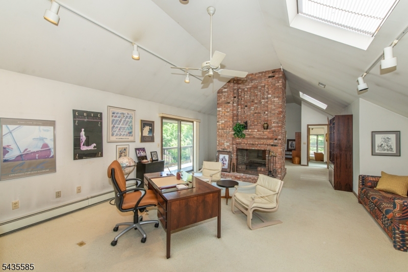 15 Wilshire Dr