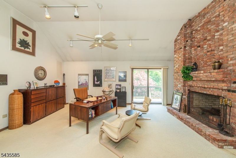 15 Wilshire Dr