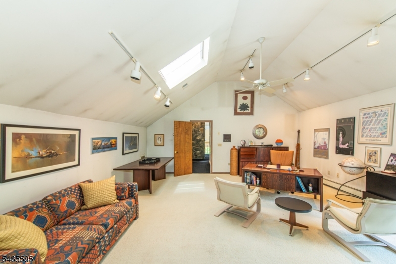 15 Wilshire Dr