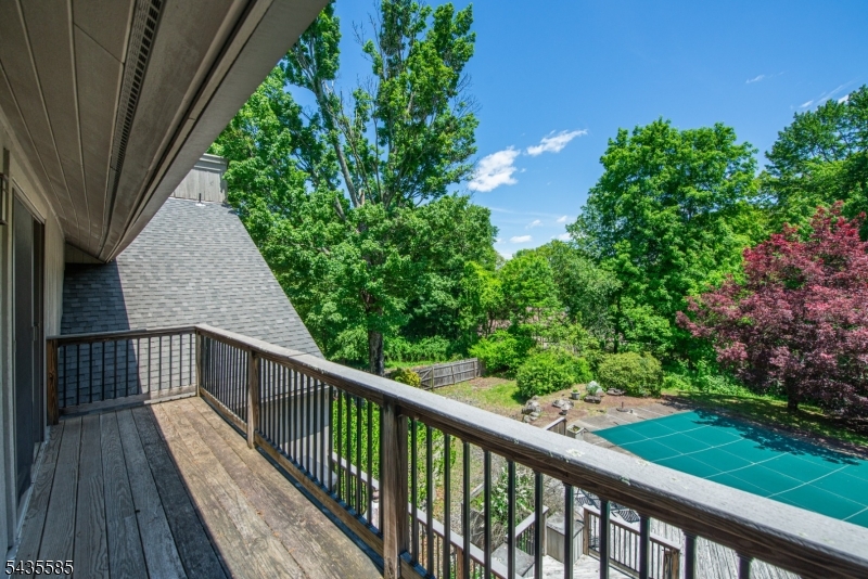 15 Wilshire Dr