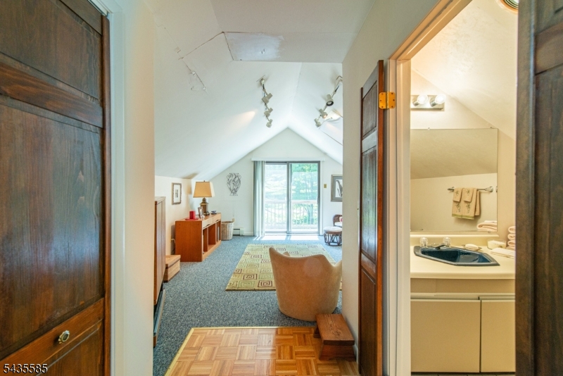 15 Wilshire Dr
