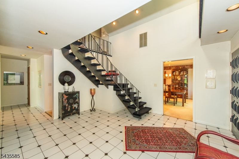 15 Wilshire Dr
