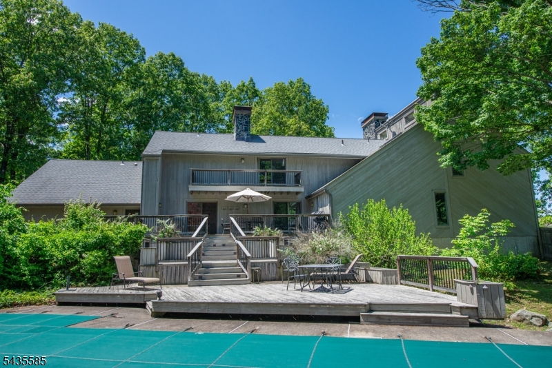15 Wilshire Dr