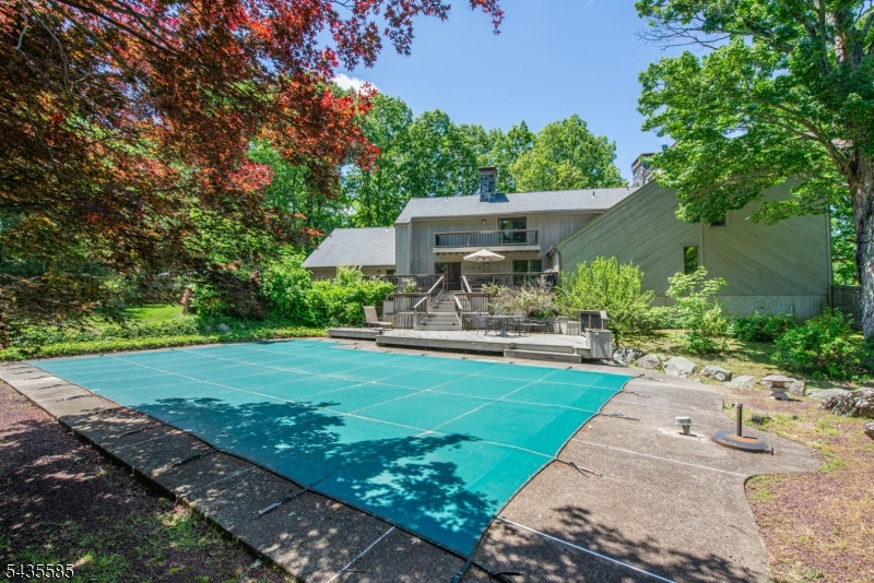 15 Wilshire Dr