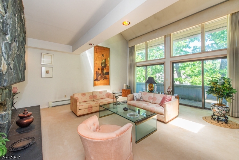 15 Wilshire Dr