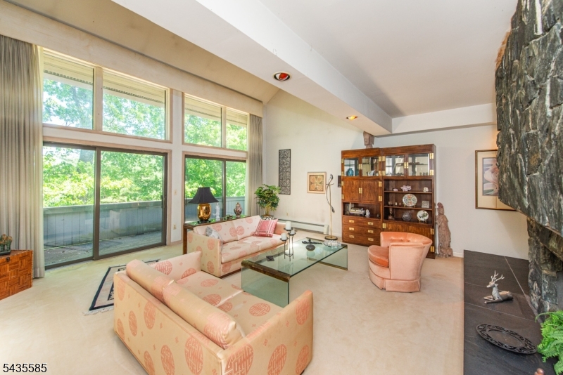 15 Wilshire Dr
