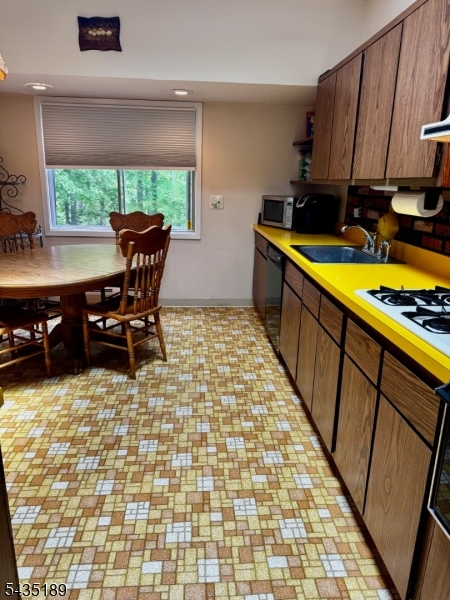 98 Gould Rd