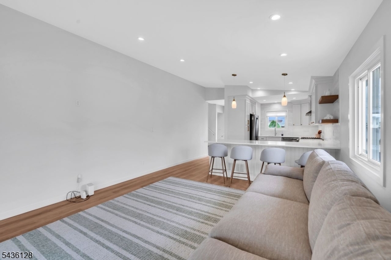87 Ronald Ave