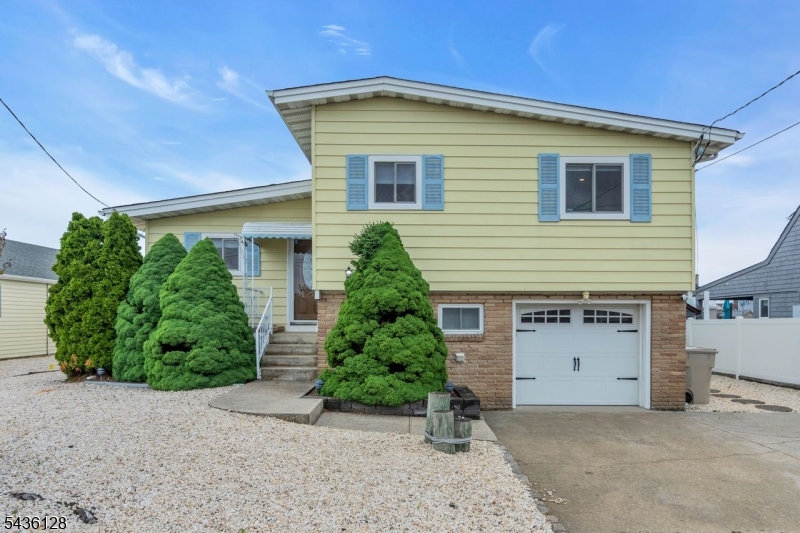 87 Ronald Ave