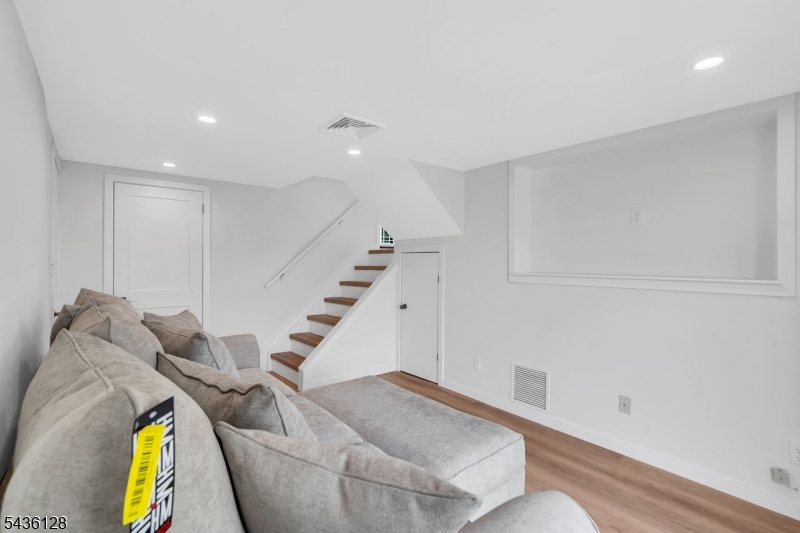 87 Ronald Ave
