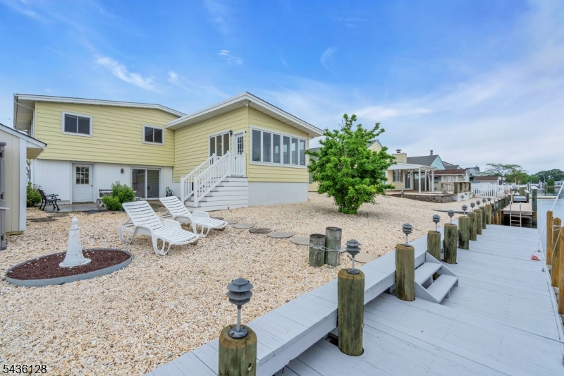 87 Ronald Ave