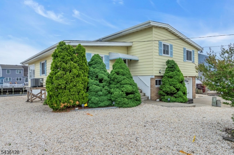 87 Ronald Ave