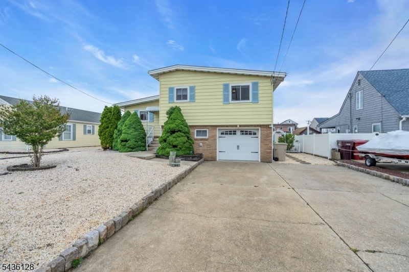 87 Ronald Ave