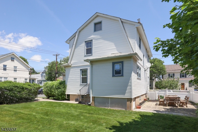 17 Wellesley St