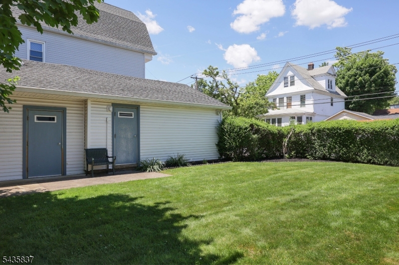 17 Wellesley St