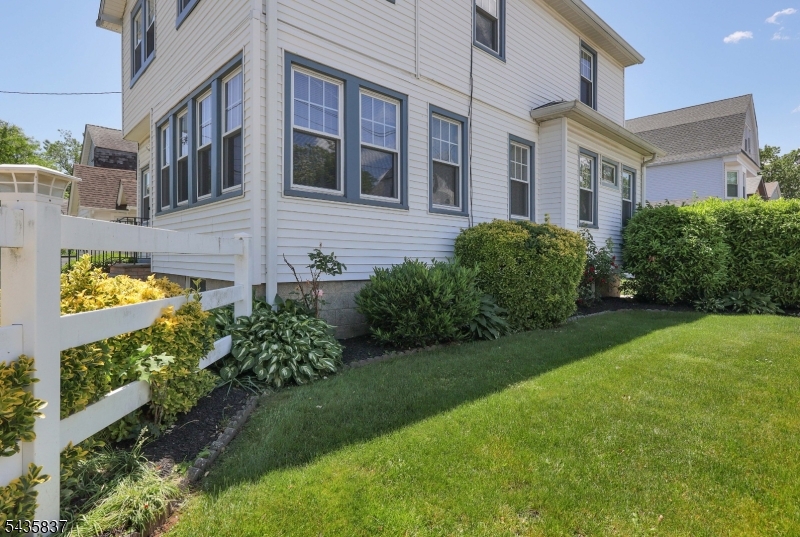 17 Wellesley St