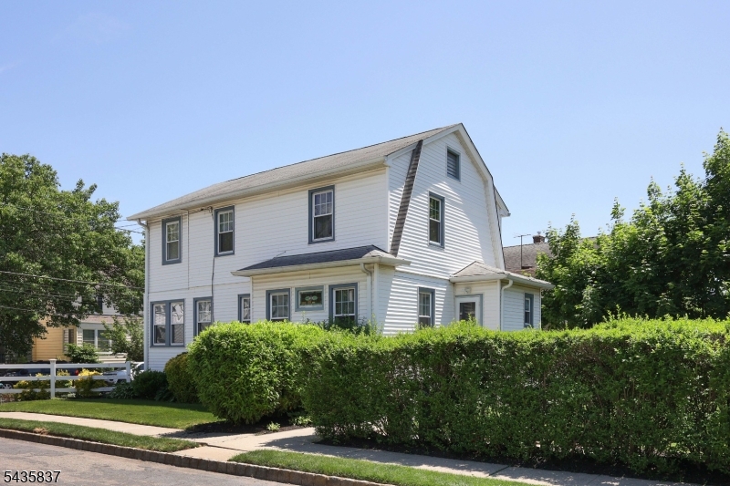 17 Wellesley St