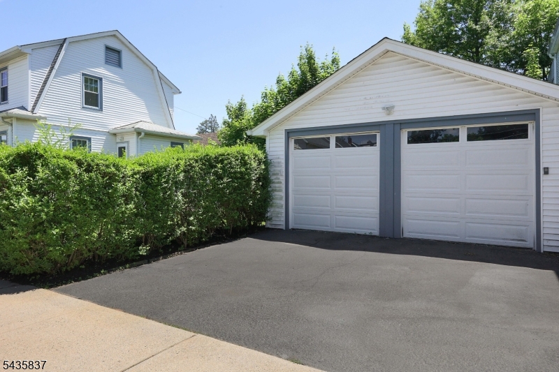 17 Wellesley St