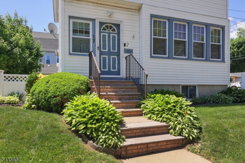 17 Wellesley St
