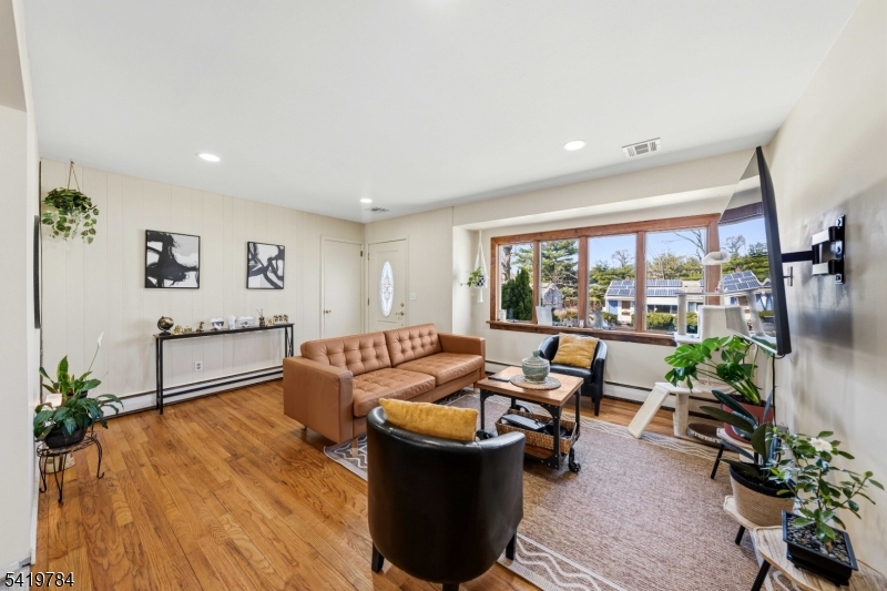 162 Rutherford Ave
