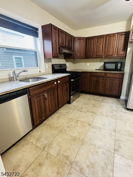 3 Woodside Ave