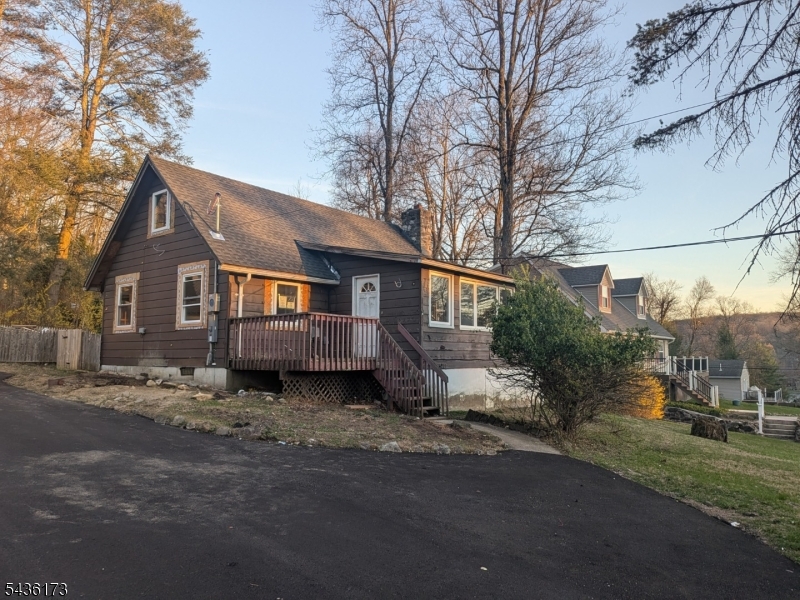 18 Wallkill Dr