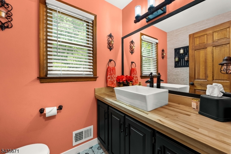 5 Jenny Jump Ct
