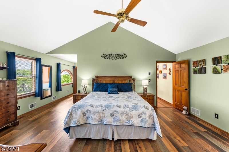 5 Jenny Jump Ct