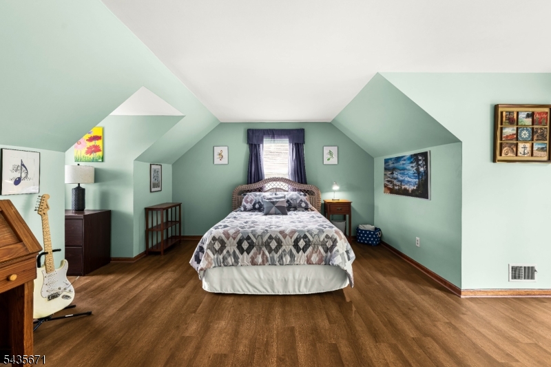 5 Jenny Jump Ct