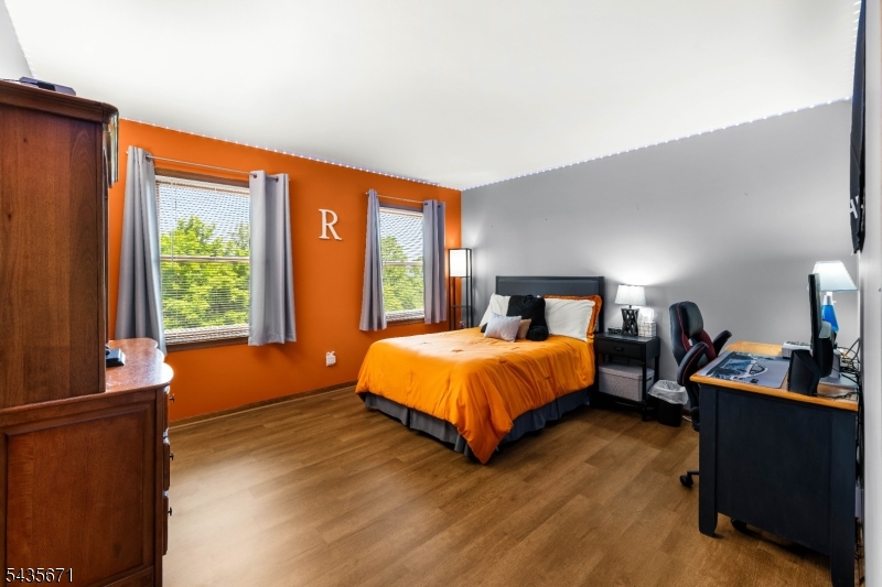 5 Jenny Jump Ct