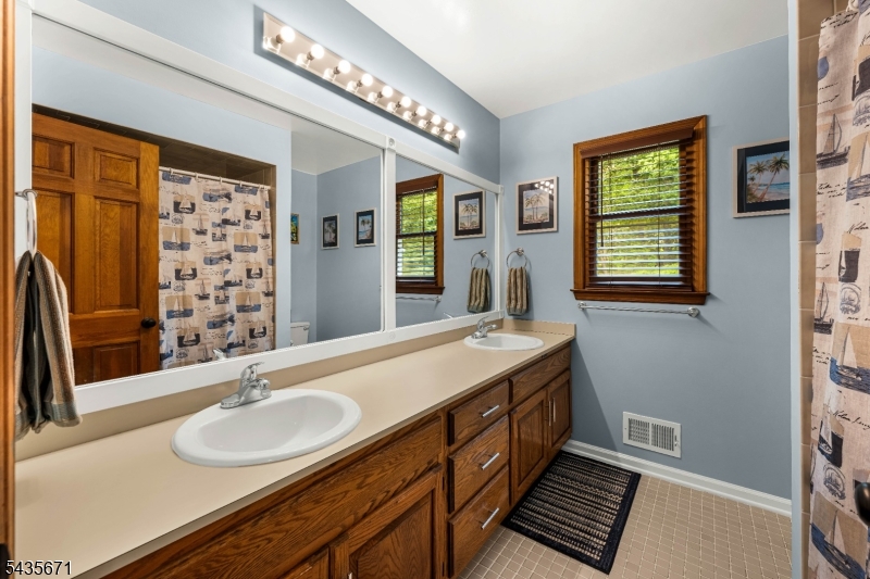 5 Jenny Jump Ct