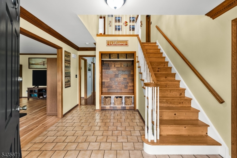 5 Jenny Jump Ct