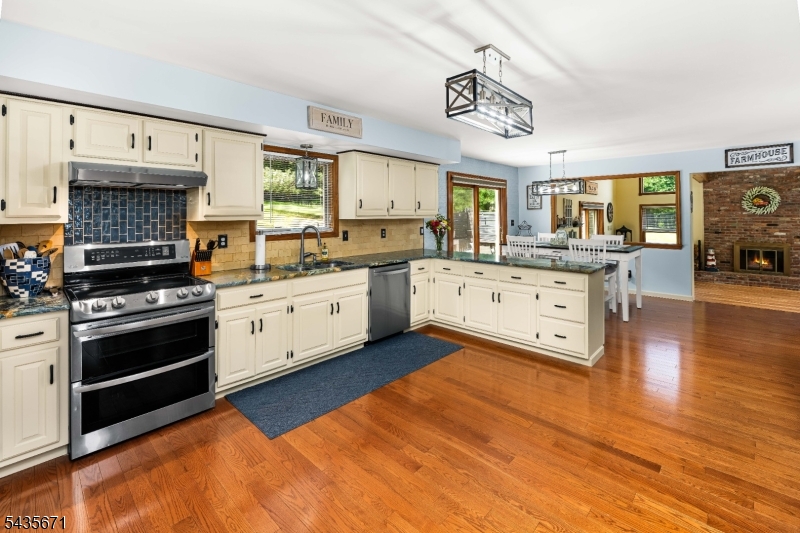 5 Jenny Jump Ct