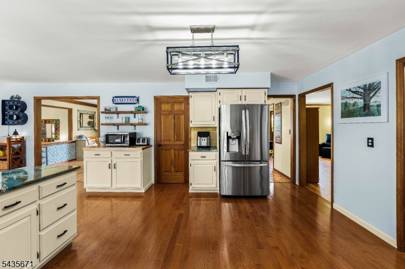 5 Jenny Jump Ct