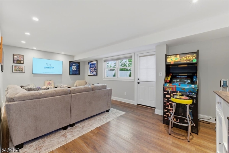 6 Davis St