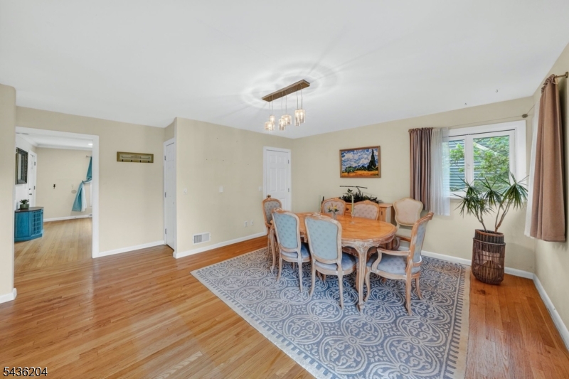 82 Duval St