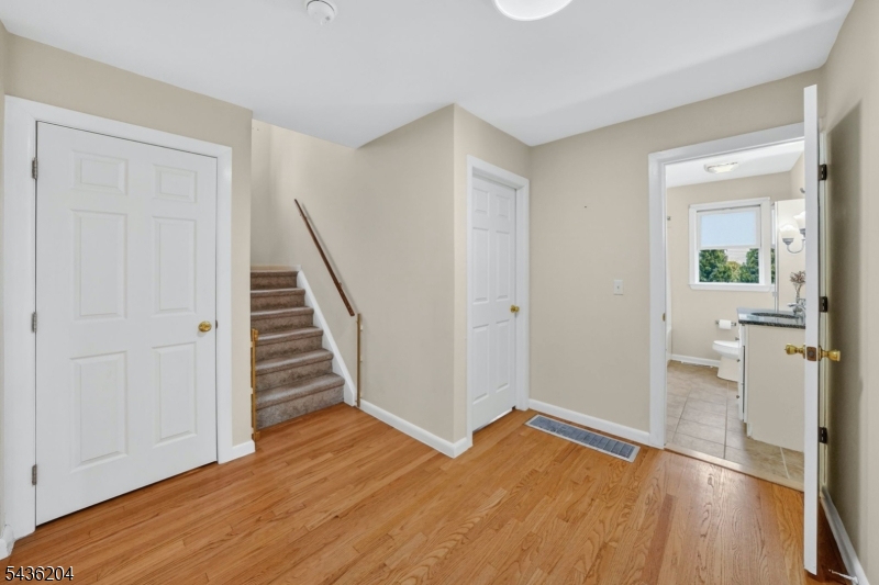 82 Duval St