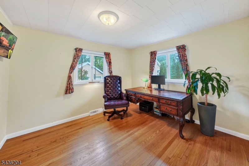 82 Duval St