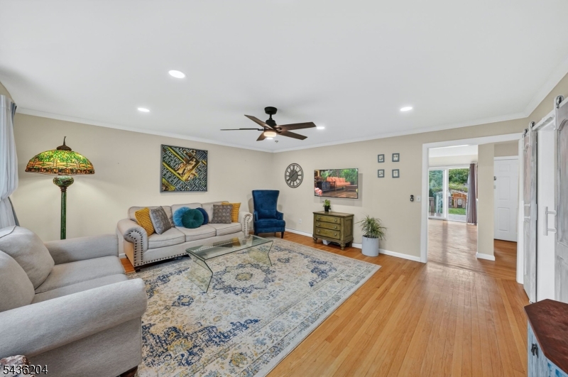 82 Duval St