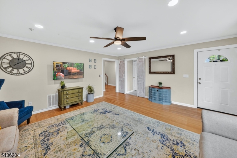 82 Duval St