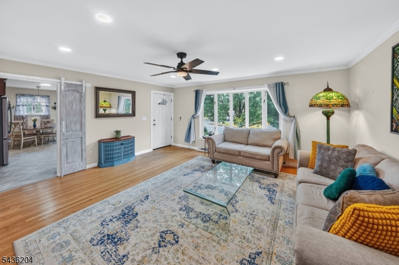 82 Duval St