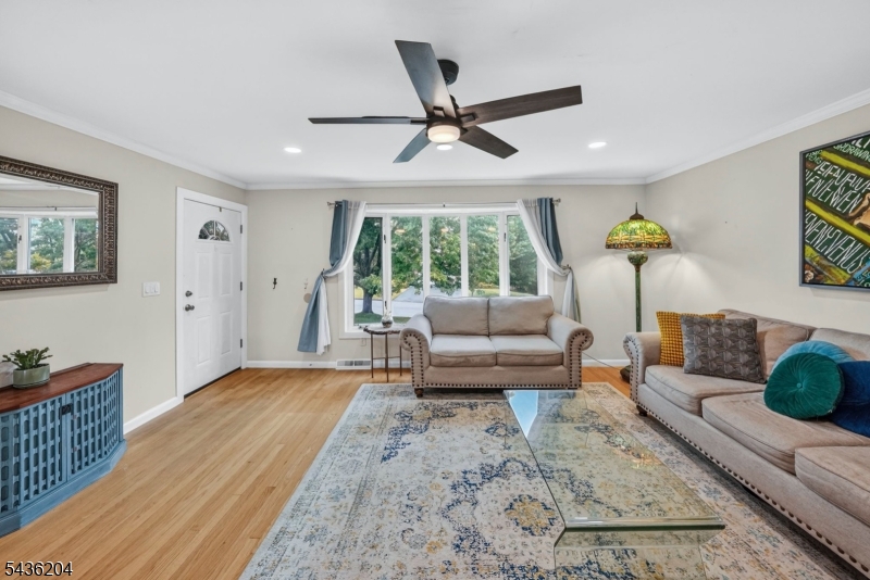 82 Duval St