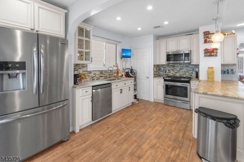 56 Ridgefield Ave
