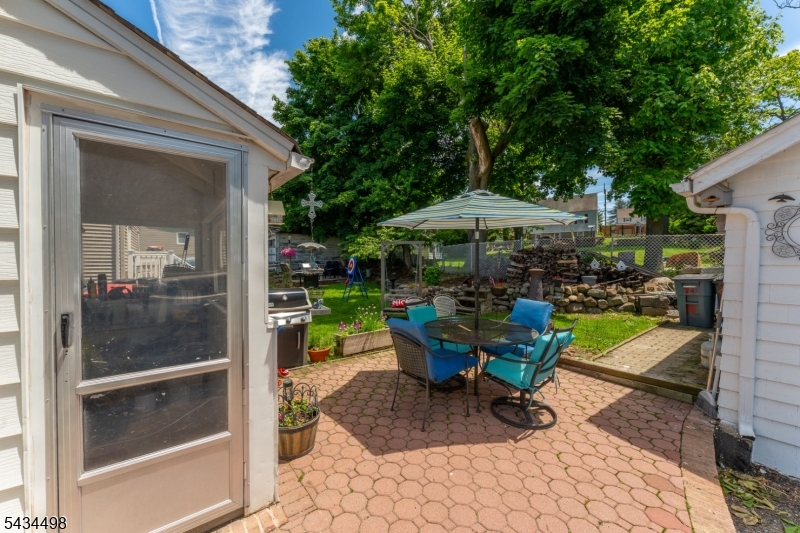 24 Robertson Rd
