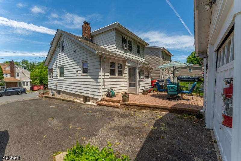 24 Robertson Rd