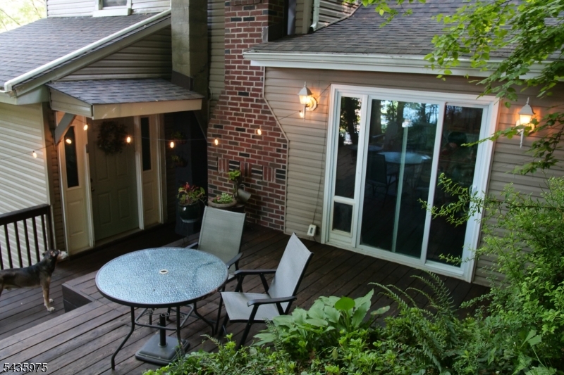 162 Lakeside Dr